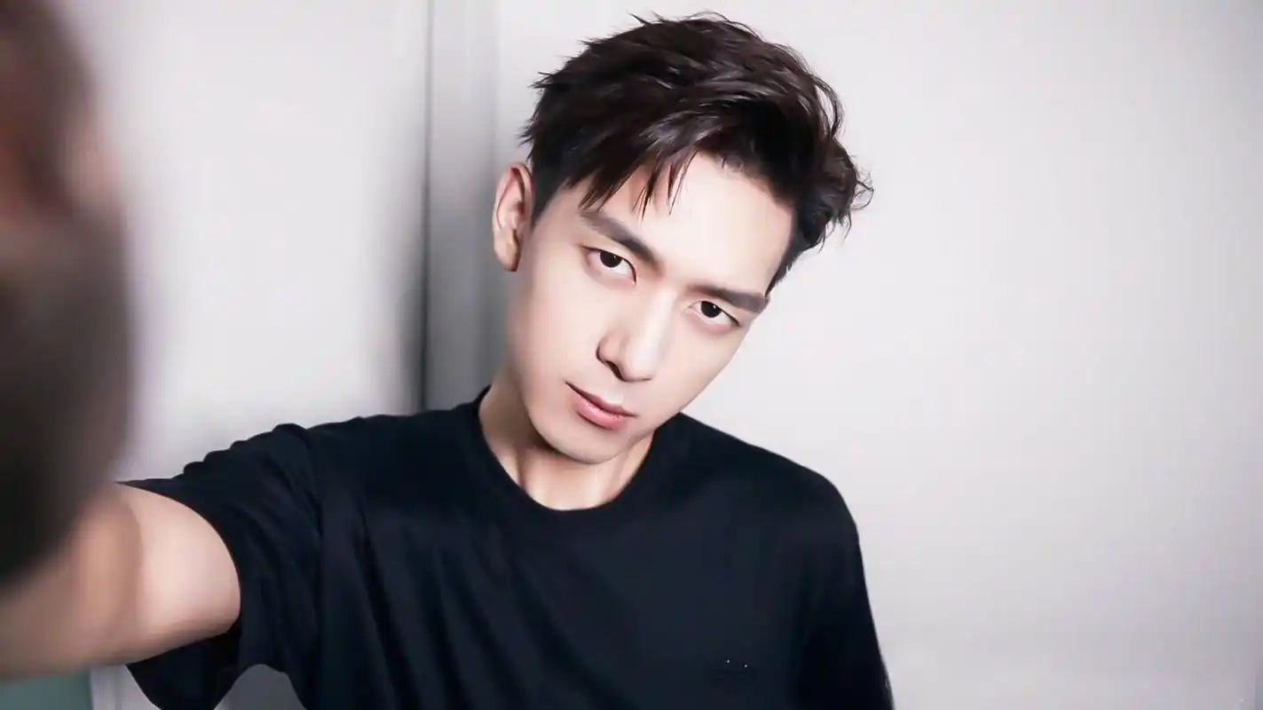 韩商言的人和车你选哪个男生当然选车那可是jeep牧马人