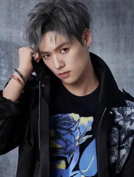 "拉踩大王"董又霖,利用蔡徐坤打响名气,又内涵蔡徐坤打篮球3-度小视