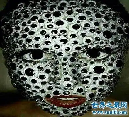 中有个片段真的是逼死密集恐惧症的人,有个浑身长满眼睛的怪物,还因为