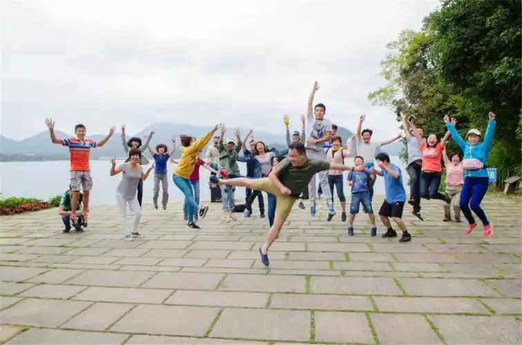 团建合照怎么拍?别人家的团建这么拍!