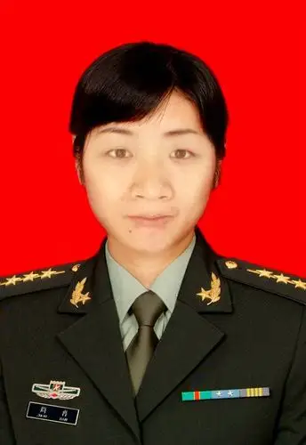 ps证件照,求帮助,弄穿军装得,红底