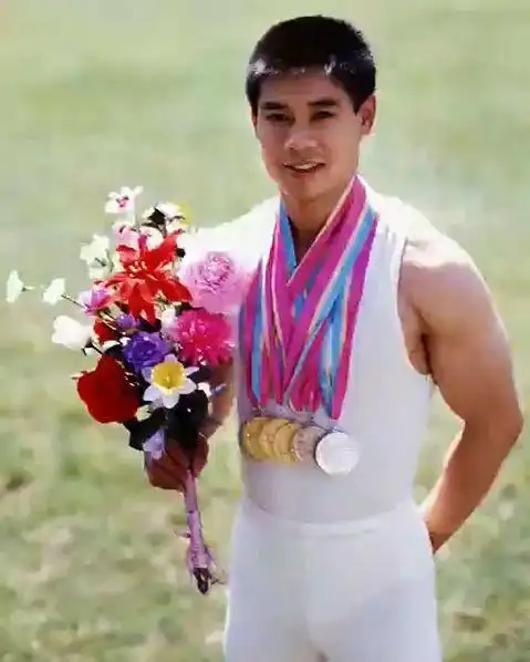 不是我吹,今天的"中国李宁"真得算国宝.