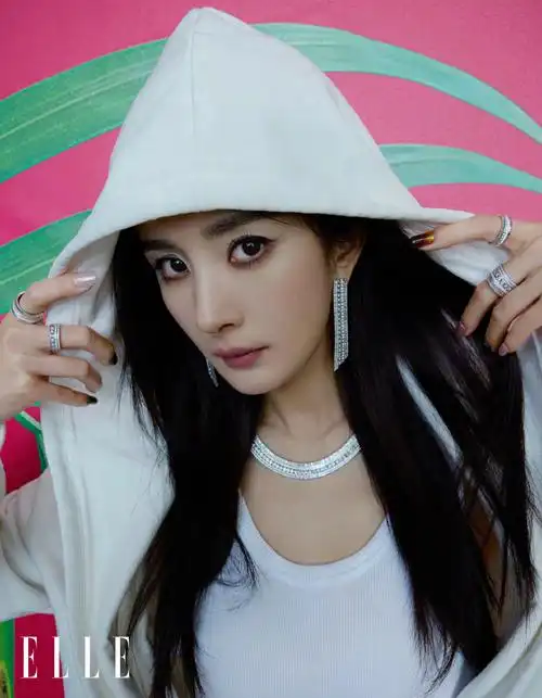 演员杨幂一人多面##杨幂elle六月刊三封面