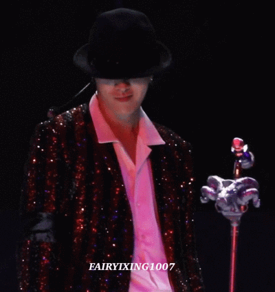 张艺兴boss军装照