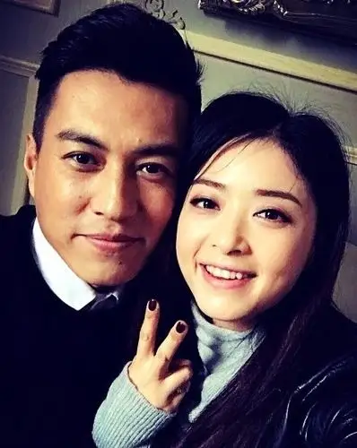 【图】靳东蒋欣非常静距离同台 贴脸自拍玩转幽默