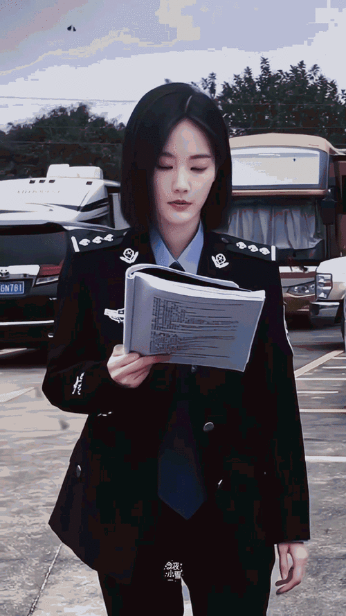 李一桐芭比短发