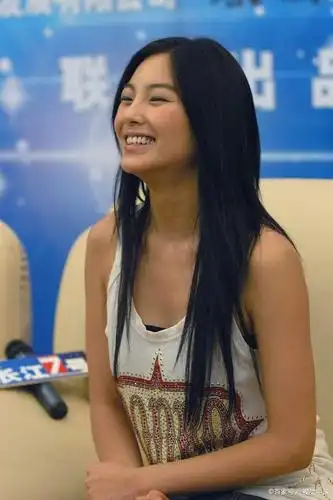 性感泼辣的张雨绮有多撩人?看到路人照后,网友:太过于"真实"