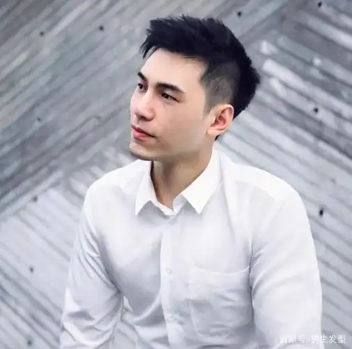 男生留短发,能帅到什么程度?这3款发型最适合年轻的小哥哥