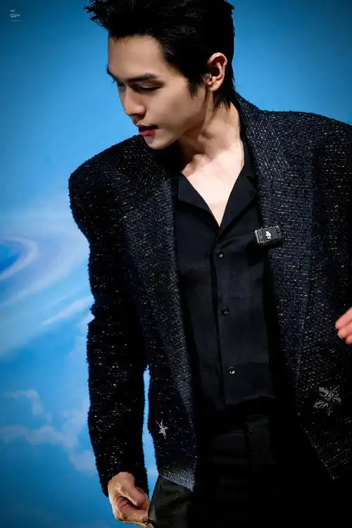 传祺新能源品牌代言人张若昀