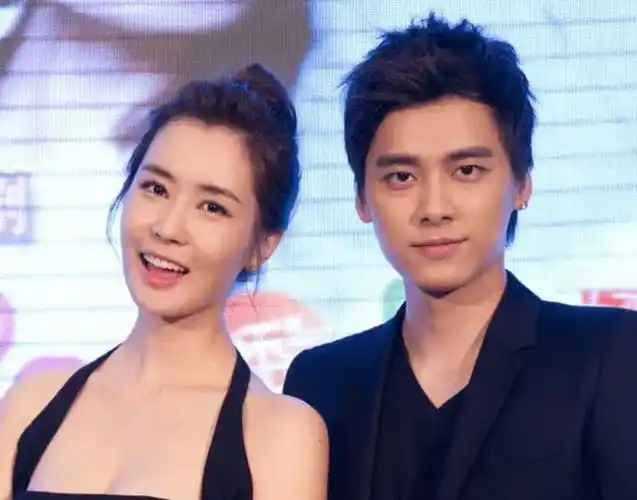 李易峰女友大起底,他恋爱三年玩起"时间管理",除了嫖娼还选妃_回顾