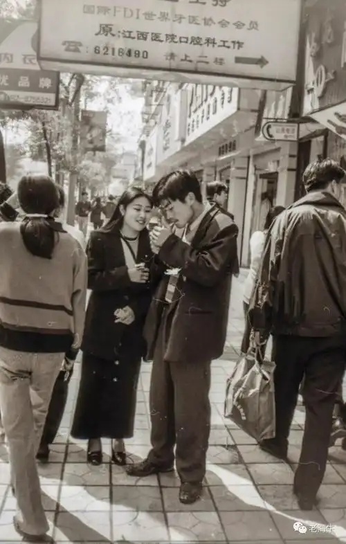 让镜头重聚原地,旧照片时光里的城里人,假如生活欺骗了你?