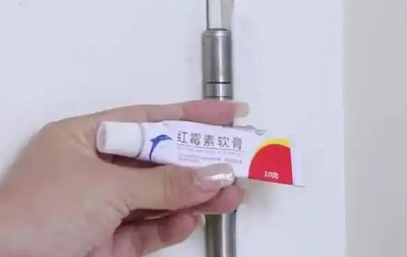 原创2块钱的红霉素软膏被称为淡斑专家医生说出了真相