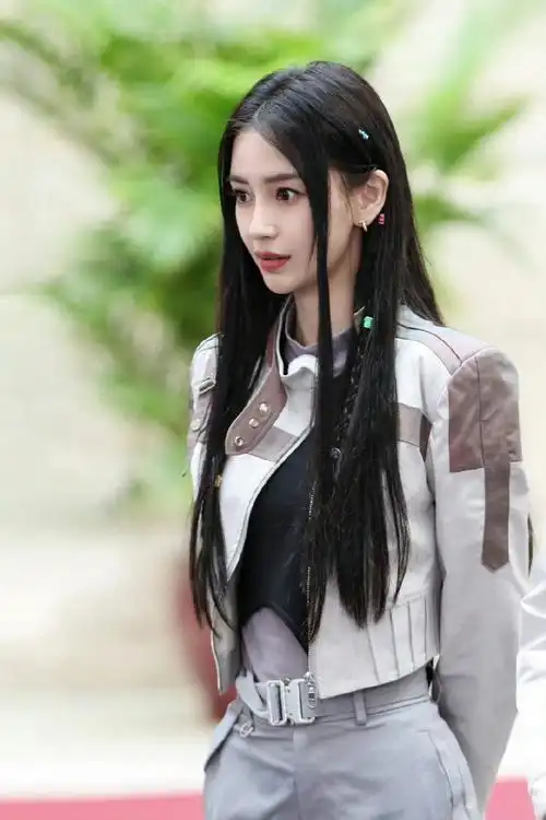 杨颖奔跑吧编发造型剧照