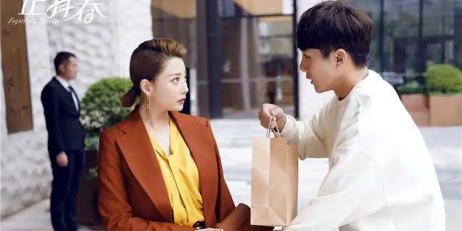 原创正青春职场考验重重吴谨言殷桃携手突破桎梏