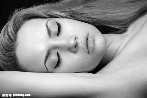 睡着的长发美女