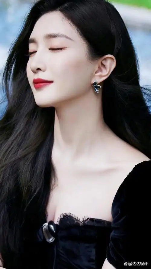 江疏影复古小黑裙唯美写真尽显妩媚