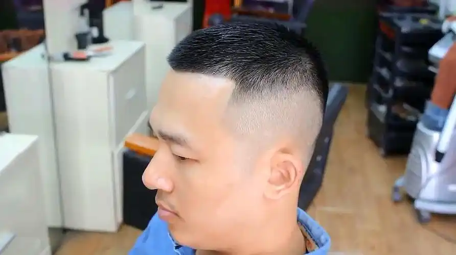 帅气的男士"圆寸头"发型,简约式有型,非常适合这样的季节