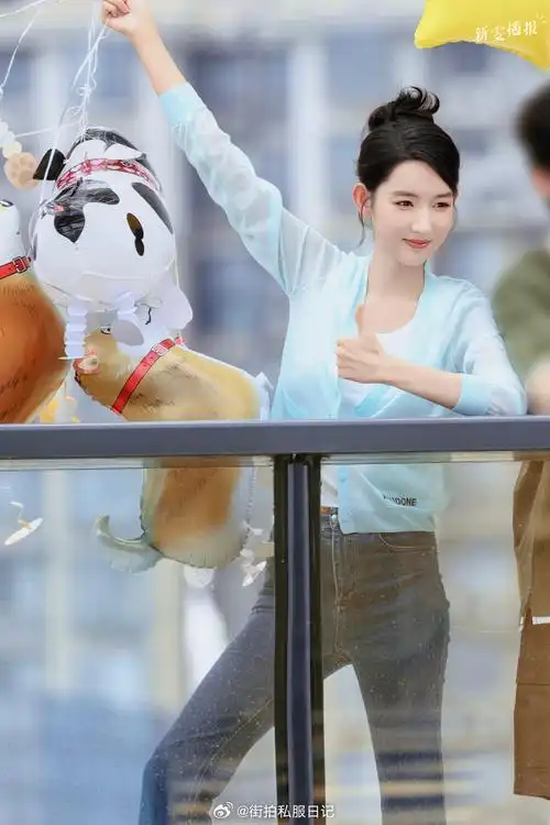 王玉雯超话  开衫 | we11done  牛仔裤 | hidemi