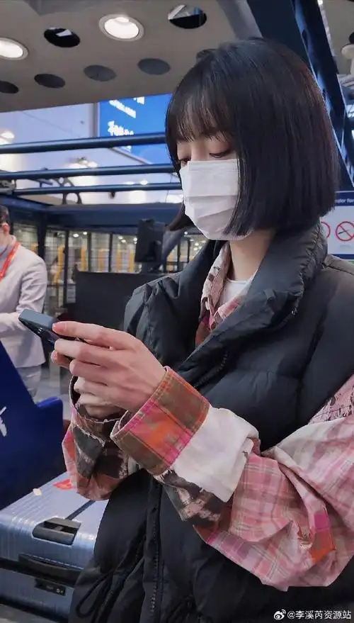 李溪芮粉丝也拍到李溪芮北京飞长沙的机场图了,这是报名最快的一次吧