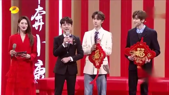 王一博蔡徐坤同框拜年送祝福一博成新湖南人的代表