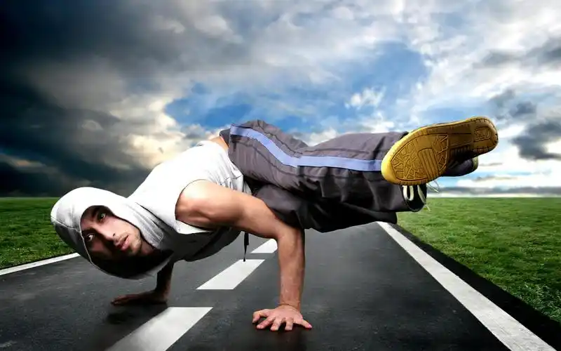 描述: 街舞特技表演-2016运动高清壁纸 当前壁纸尺寸: 1440 x 900