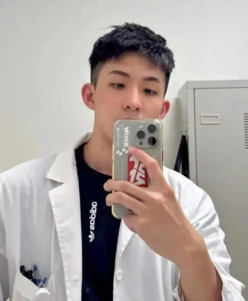 2024夏季男生适合剪"两边铲"发型,这3款清爽干净,谁剪谁帅气!