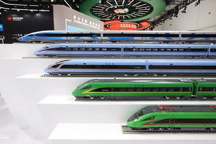 在2022年服贸会上展出的复兴号等列车模型