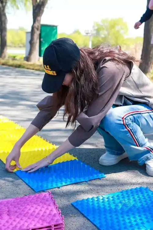 大濮网相爱相杀的运动会来啦指压板接力赛抖肉肉刷爆朋友圈