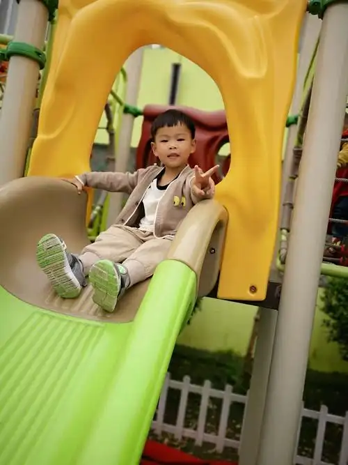 欢迎观看鲱鱼宝宝早教中心苗苗二班幼儿生活照