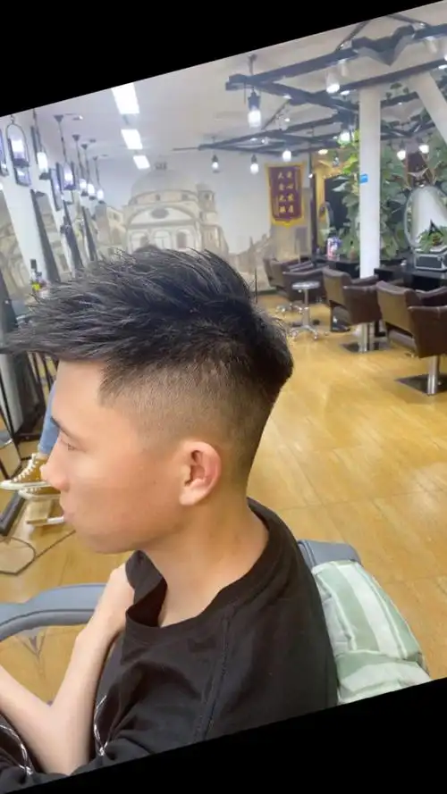 男士夏天立体渐变短碎