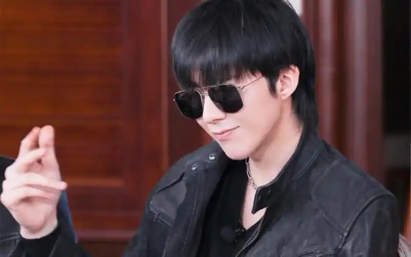 听说有人觉得黑瞎子矮p2开头出处p3看颜