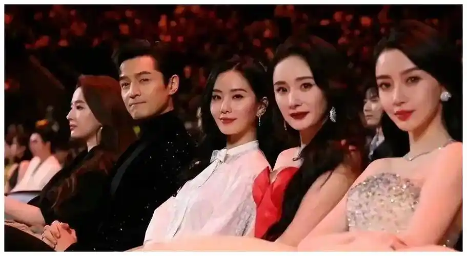 36岁演妈的赵丽颖,给杨紫们狠狠打了一个耳光,郝蕾的话说对了_杨幂