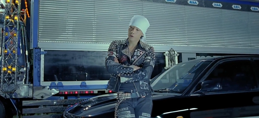 谁知半路杀出了一个须藤京一,他是emperor车队的首领.