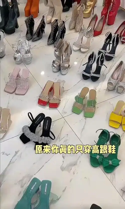 浙江女子82岁体态优雅,穿高跟鞋跳舞,94岁老伴儿与其共舞!