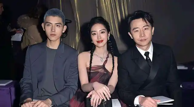 就在近日,有网友曝出一则大料,称陈金飞和老婆杨采钰离婚