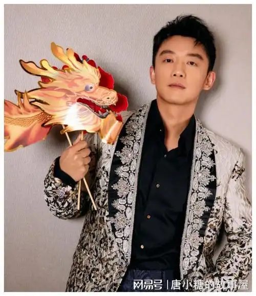 郑恺38岁为赚奶粉钱春晚分身乏术繁忙工作下行程满