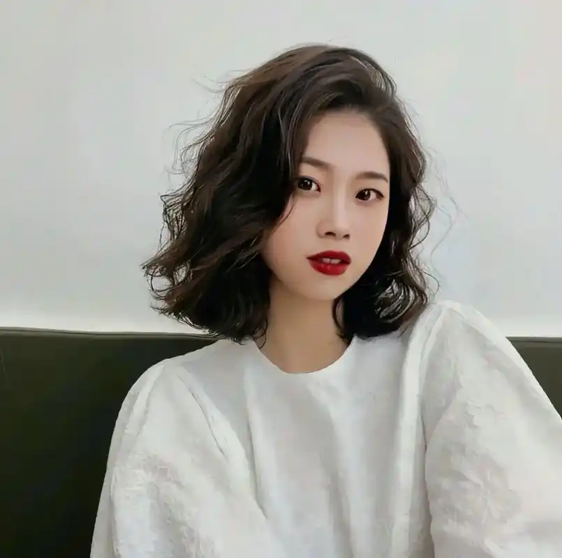 女的的风情,一半来自阅历,一半来自发型,烫个卷发吧,不为悦人 - 抖音