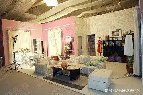 我们被骗了这么多年,《家有儿女》的房子竟然是在摄影棚搭建的!