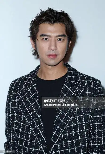 蓝色大门同框我爱看|蓝色大门|陈柏霖|桂纶镁_新浪新闻