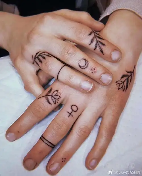 今日纹身图案分享好看独特的手指纹身#情侣纹身##暗黑纹身##素花纹身
