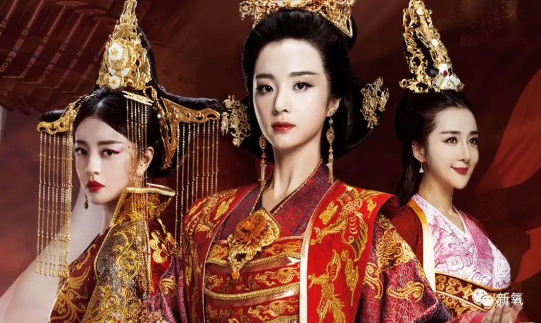 李依晓大家应该也比较眼熟了吧?演过《锦绣未央》中的真李未央