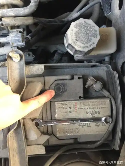 电瓶电量显示孔