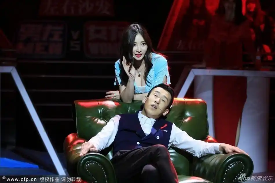 1 / 6 新浪娱乐讯 柳岩7日在京录制《男左女右》节目.