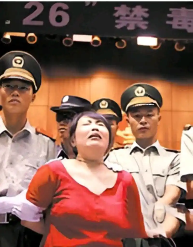 2003年,36岁的王雄英,因贩毒被判死刑,听到这个宣判结果后,王雄英无法