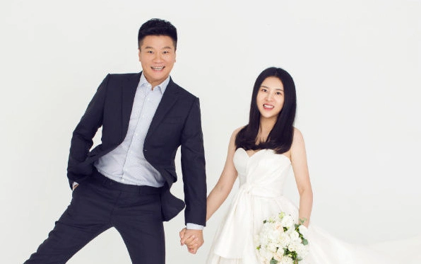 李金羽在幼时就开始练习了足球,之后被我国健力宝少年队所看中,随后又