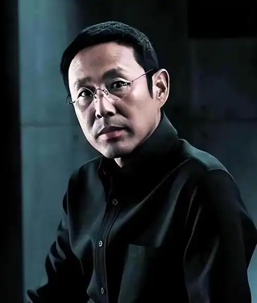 纪实陈道明"断崖式"衰老,白发苍苍尽显老态,网友泪目:看着心疼