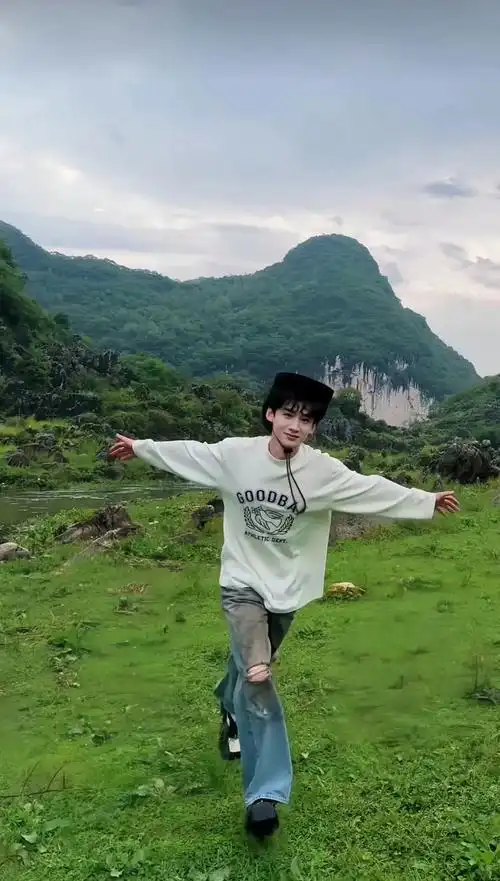 素手泪痣桃花眼,惊艳了我整个青春.#白敬亭 #理想型 - 抖音