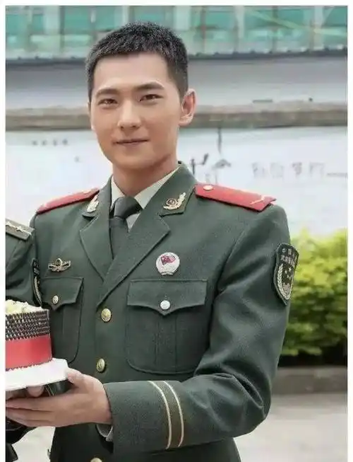 杨洋什么时候能换回长发?看完对比照,网友:造型师该换换了!