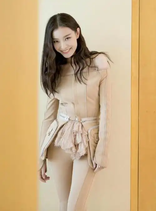 倪妮经典旧照回顾 优雅中带着俏皮_网易订阅