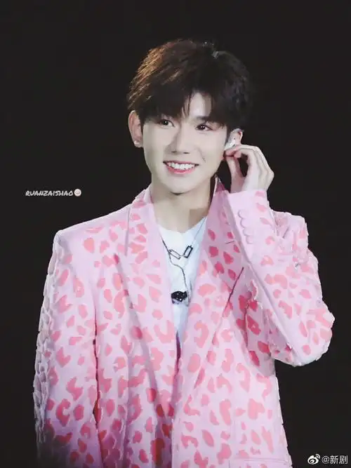 笑起来如沐春风的爱豆#快来接收王源甜甜的笑容,一眼万年,太让人心动